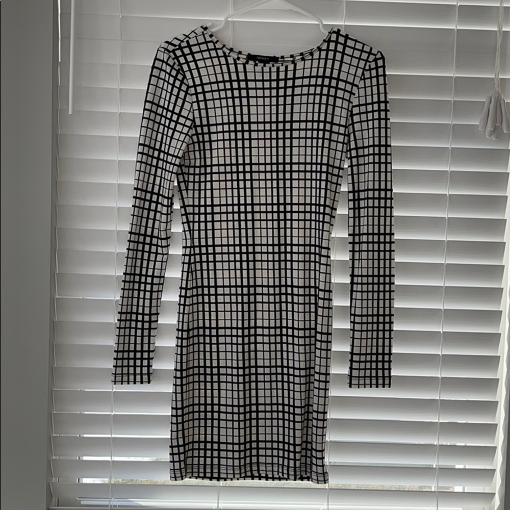 Black and white bodycon dress